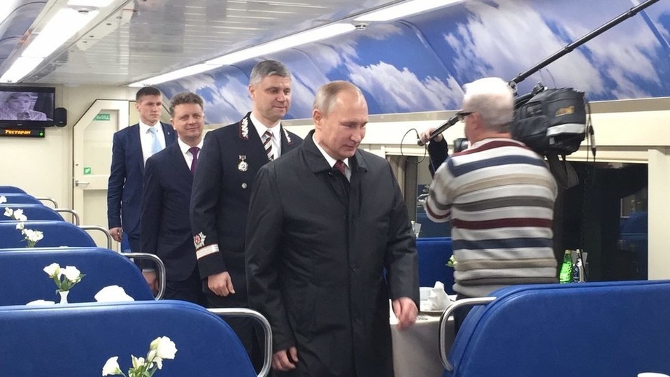 Путин осмотрел поезд «Стриж» и двухэтажные вагоны